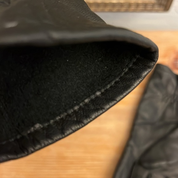 FOWNES Black Leather Gloves Women’s- Size 7 1/2 - Picture 3 of 5